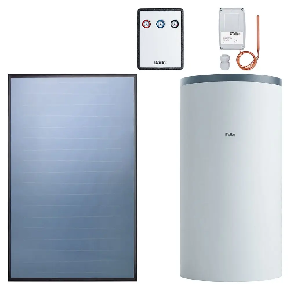 Vaillant Solarmodul in Schwarz mit glatter Oberfläche, kombiniert mit einem weißen zylindrischen Tankspeicher und einem Steuergerät. Anordnung der Komponenten in klarer Struktur.